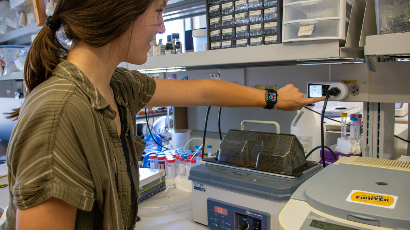 Wattmeter reading for small pieces of laboratory equipment